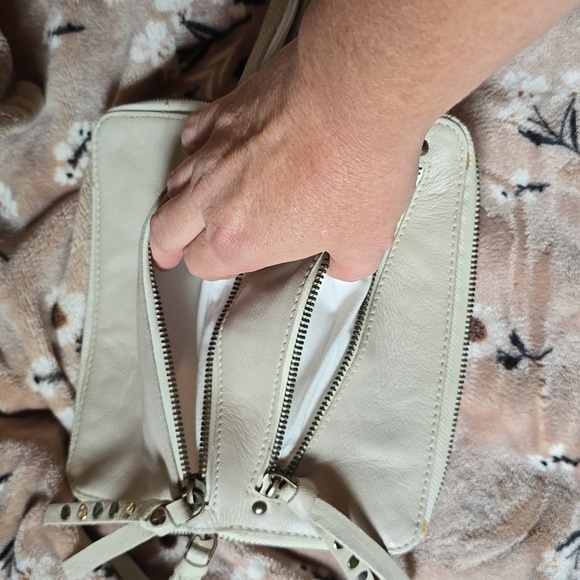 We the free wallet - Picture 5 of 5